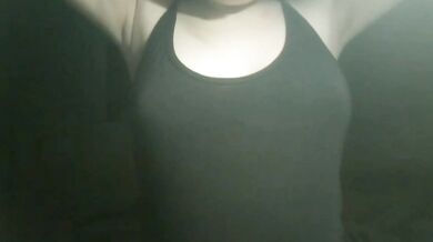 巨乳微肉妹妹揉奶自慰