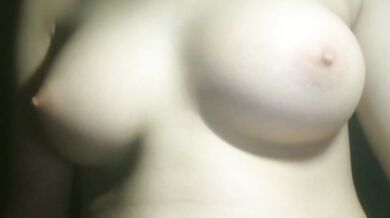 巨乳微肉妹妹揉奶自慰