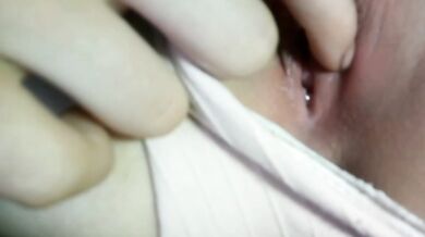 巨乳微肉妹妹揉奶自慰