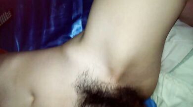 妹が酔って寝ている間に兄が下着を脱いでびしょ濡れマンコを犯した(3)