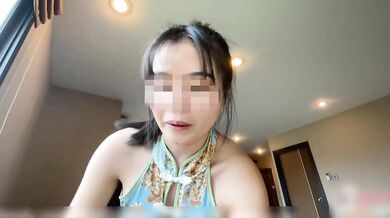 The little slut with thick pubic hair is too fierce, and the lewd water is flying