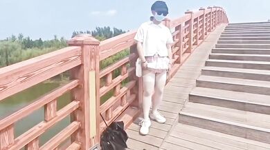 調教JK母狗橋上露出
