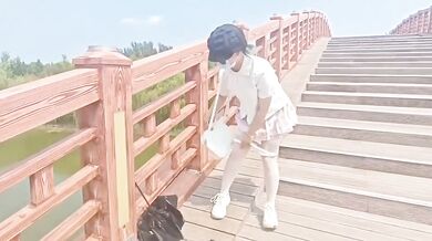 調教JK母狗橋上露出