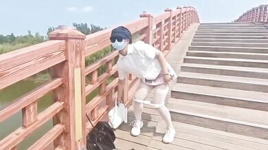 調教JK母狗橋上露出