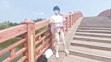 調教JK母狗橋上露出