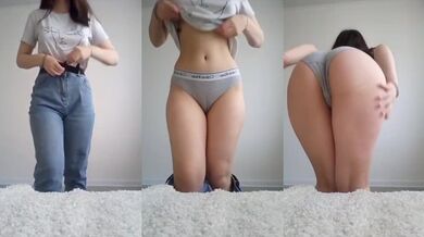 巨乳の高校の同級生がストリップしてオナニー