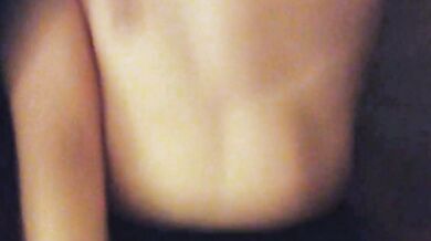 姉と弟が家でセックスしてたけど、姉は中出ししないって言ったのに弟は中出しされてしまいました。