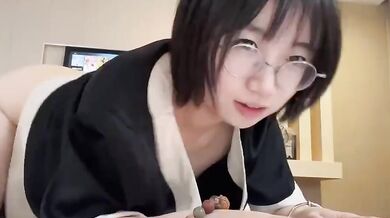 眼鏡母狗愛自慰-1