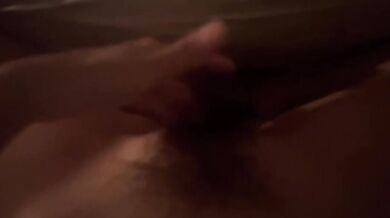 被子裡自拍摸穴