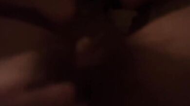 被子裡自拍摸穴