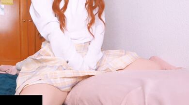 放學回家忍不住拿枕頭來自慰