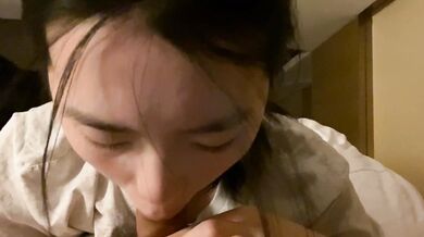 秀氣美女吃肉棒