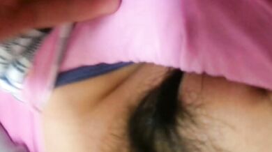 妹の白いオマンコを掘るのを手伝って