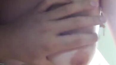 Cô gái ngực to M chân cưỡi ngựa