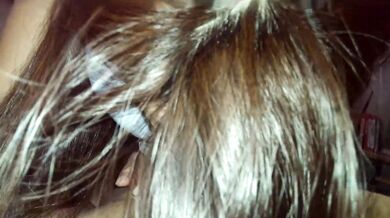 弟は寝坊して起きなかったので、妹が起こした。