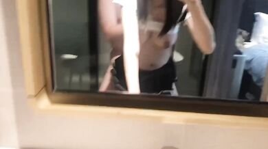 ホテルに入った後の女子大生の自撮り