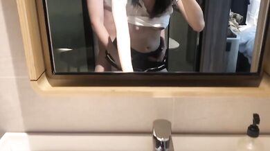 ホテルに入った後の女子大生の自撮り