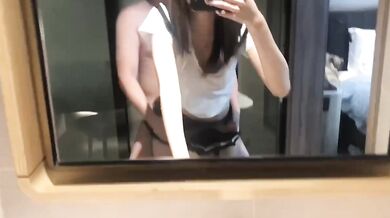 ホテルに入った後の女子大生の自撮り